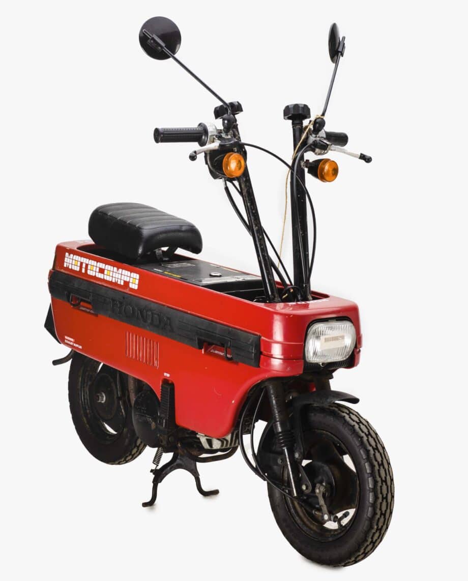 Honda Motocompo, Honda AB12, Honda trunk bike, Honda NZC50. Kleur rood PTX_4997