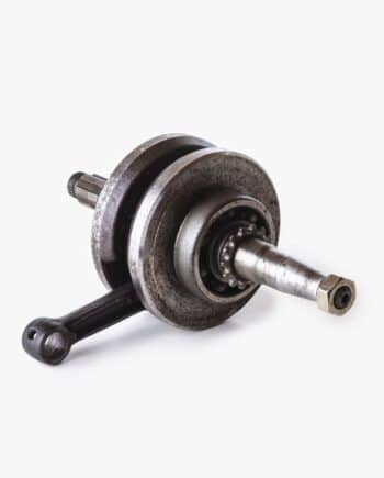 Krukas ( KORTE TAP _ PLAT VLIEGWIEL) 6V Honda C50 cub, CT50,  SS50z, Dax ST50, Monkey, (gebruikt)