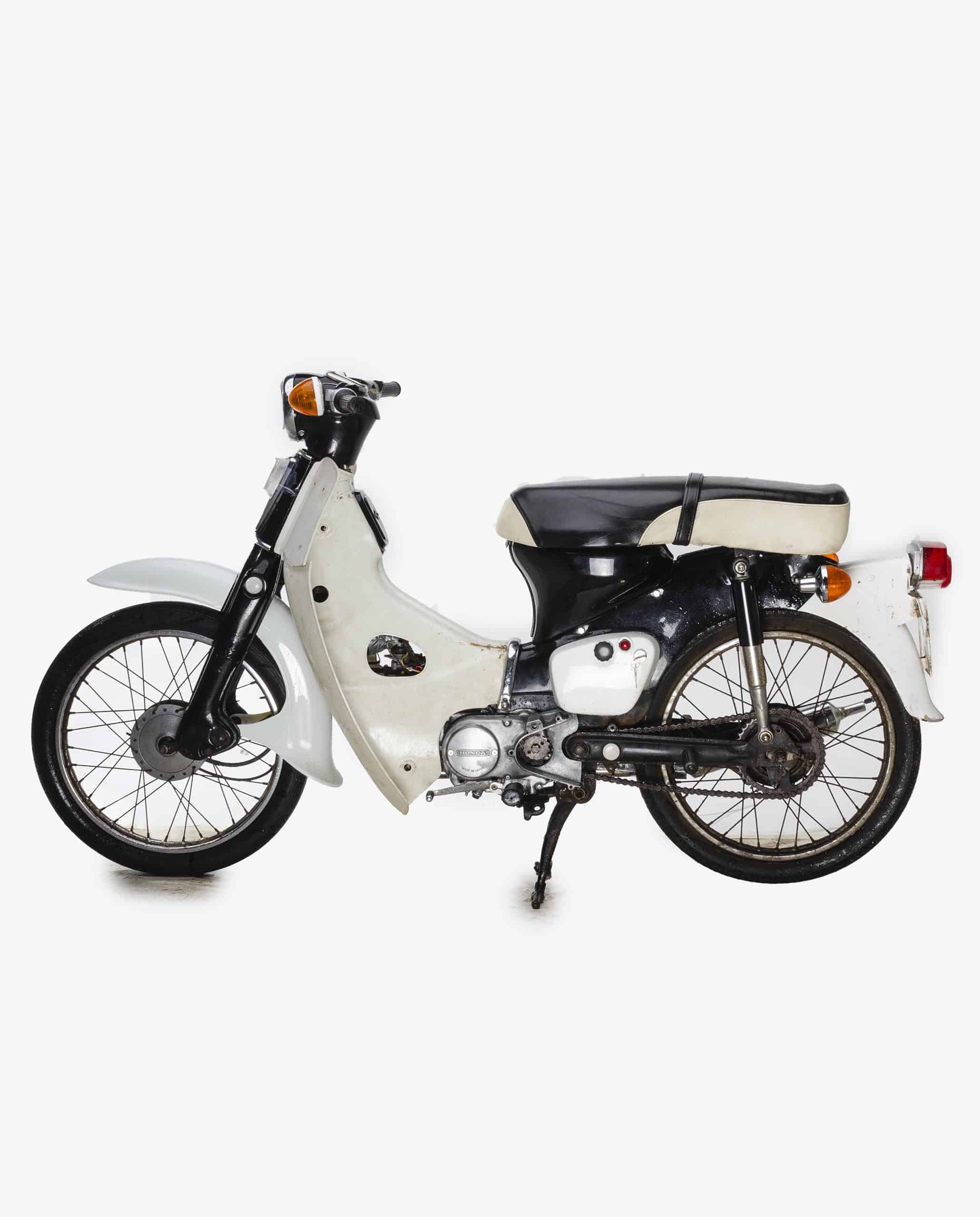 Honda C50 6V black - 7808 km · Fourstrokebarn Honda & Parts