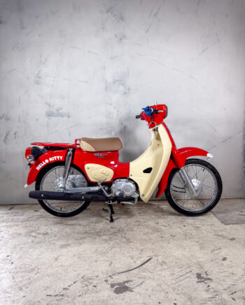 Honda Super Cub 50 Hello Kitty Edition