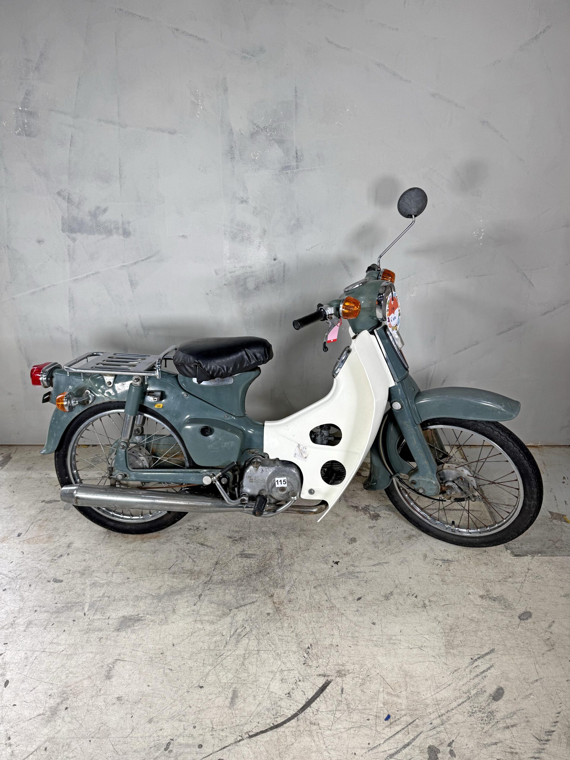 Honda C50 km stand 7635 (115)