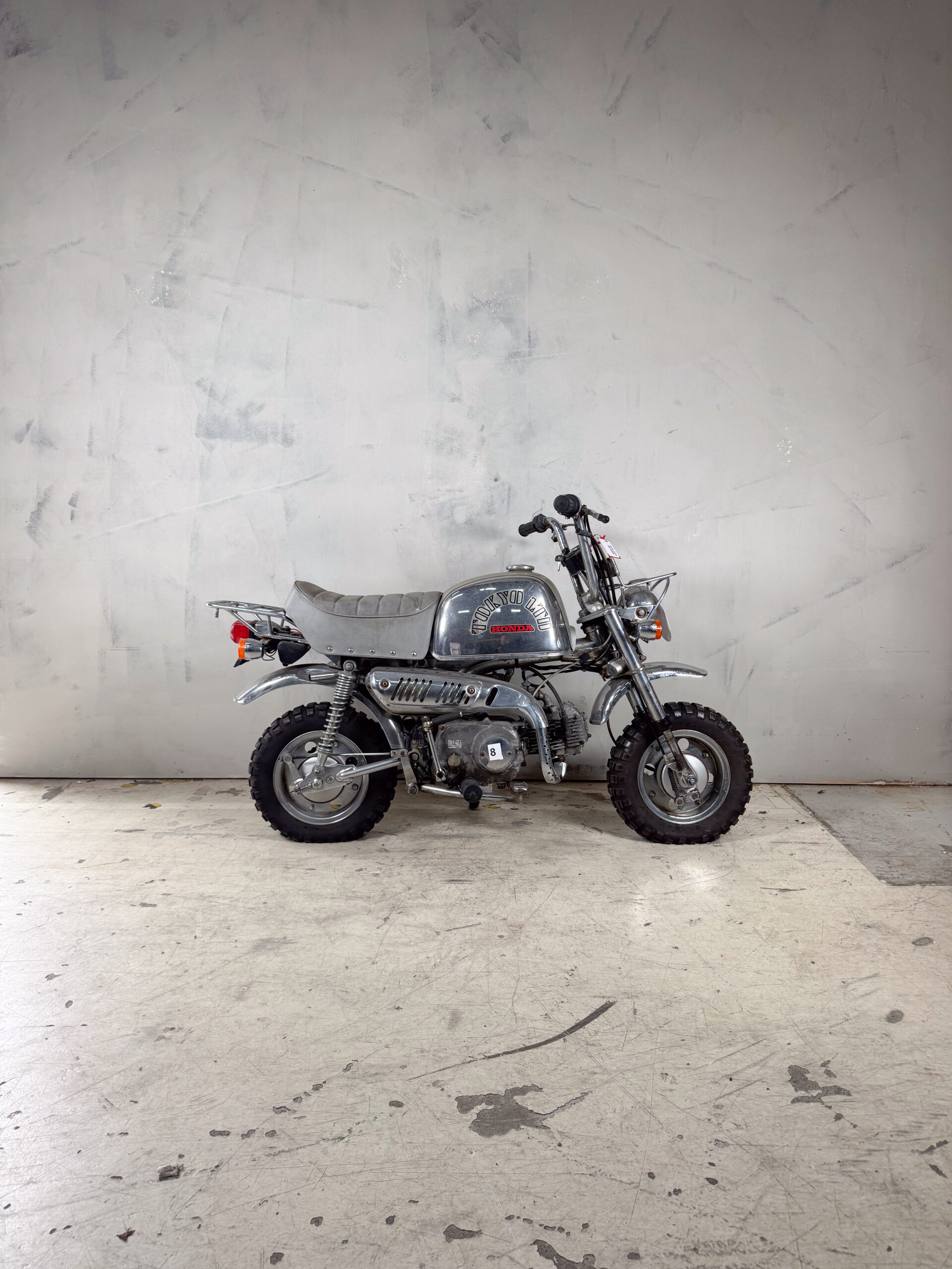 Gorilla chrome Km.Stand (8)