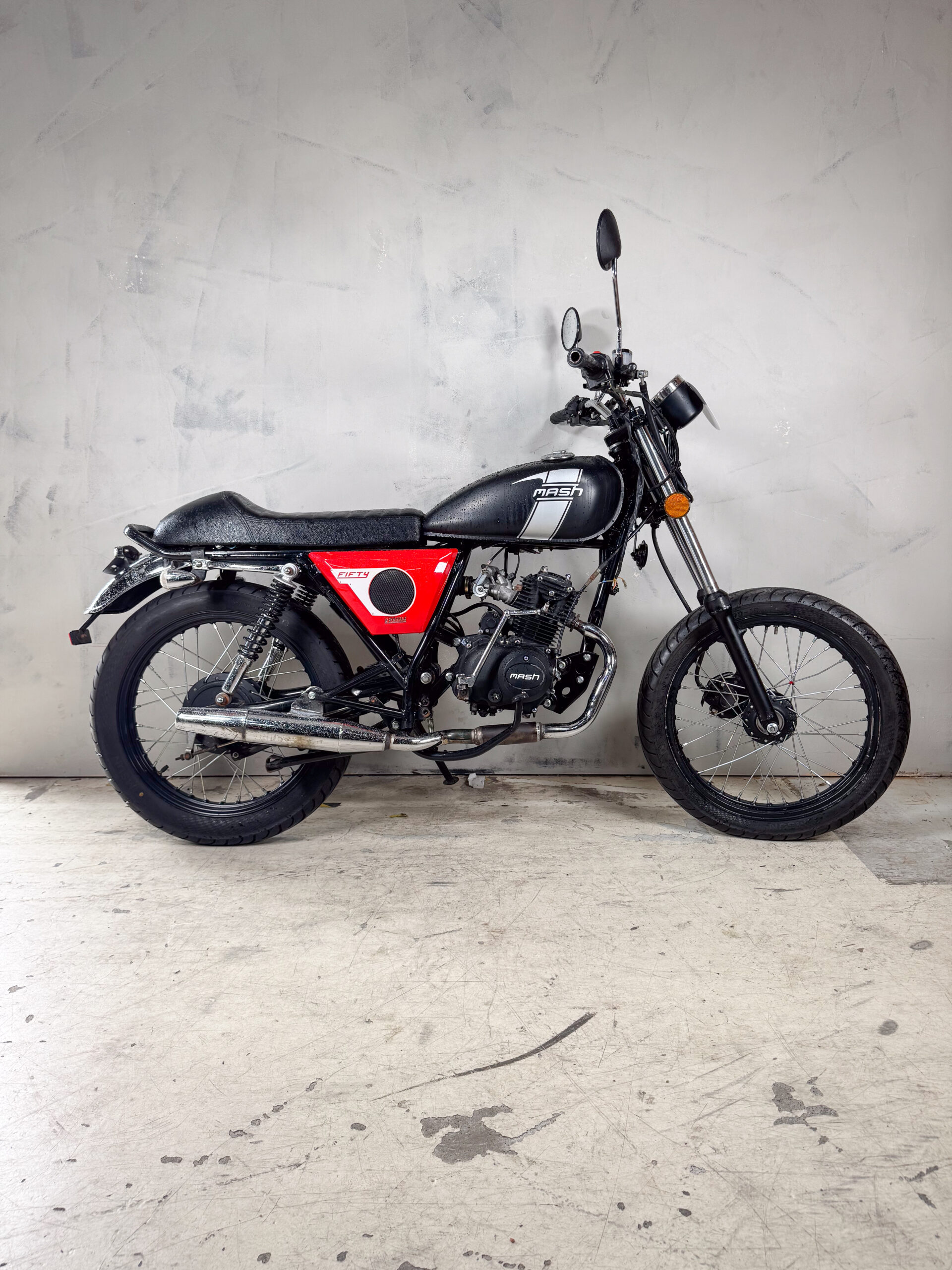 Mash 50 black with extra parts