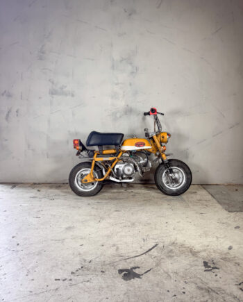 (57) Honda Monkey Z50a yellow Mileage: 229